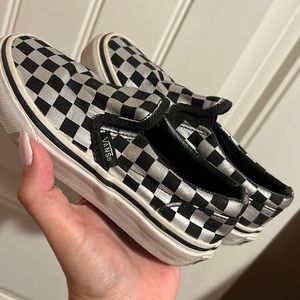 Big kid Vans size 11.0 US, like new condition, 2nd owners but never worn